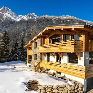 Josephine, Les Bois Chalet